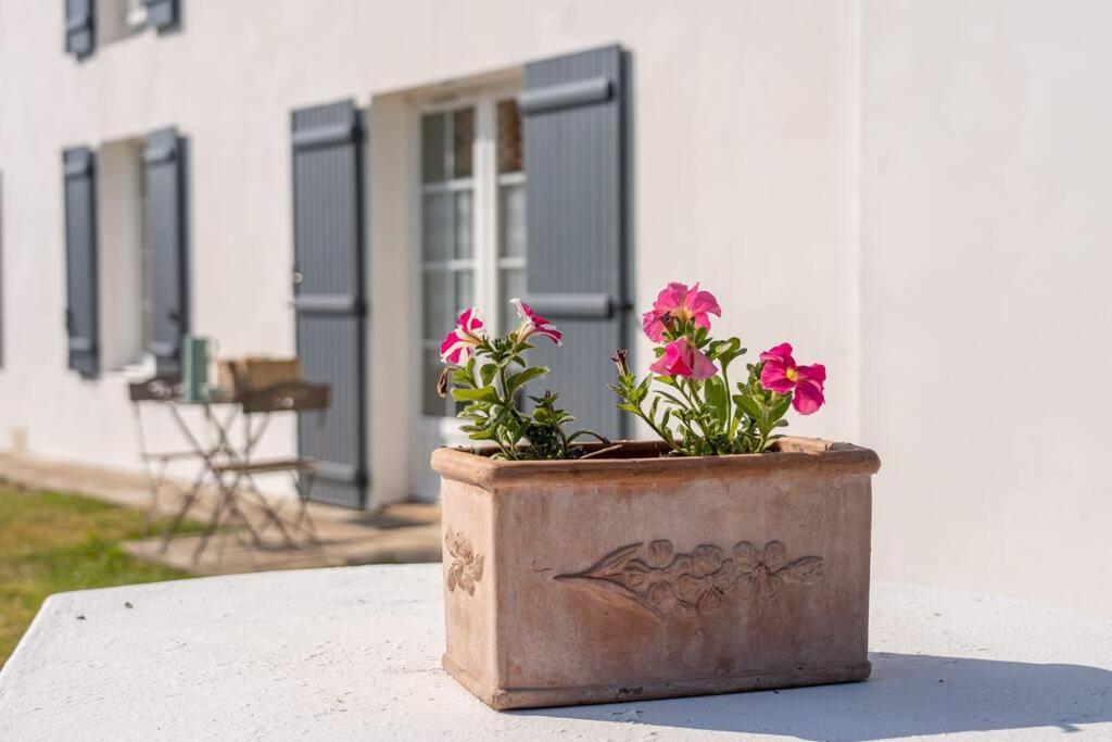 Gites Le Bois Berranger Saint-Urbain  ภายนอก รูปภาพ
