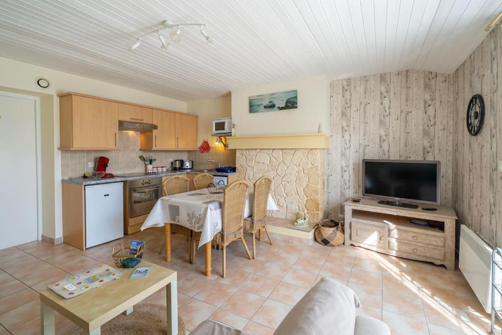 Gites Le Bois Berranger Saint-Urbain  ภายนอก รูปภาพ